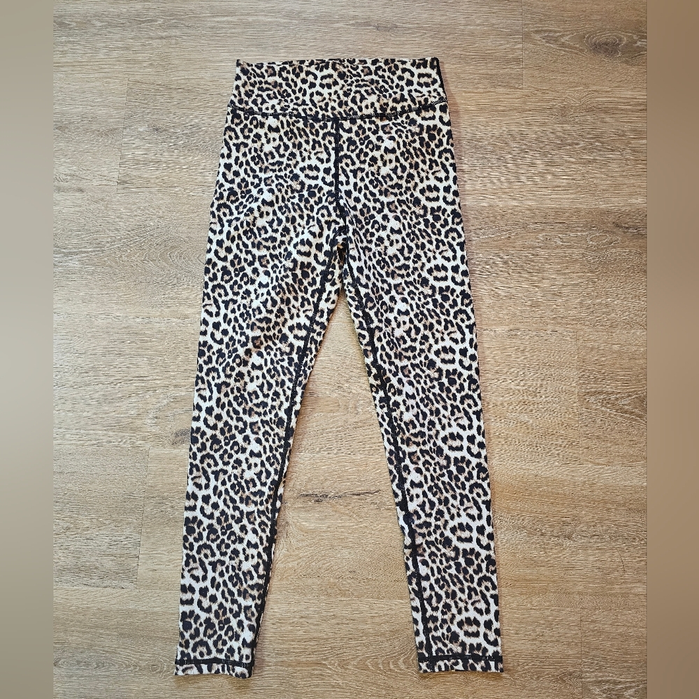 Zyia Scrunch Butt Leopard Leggings